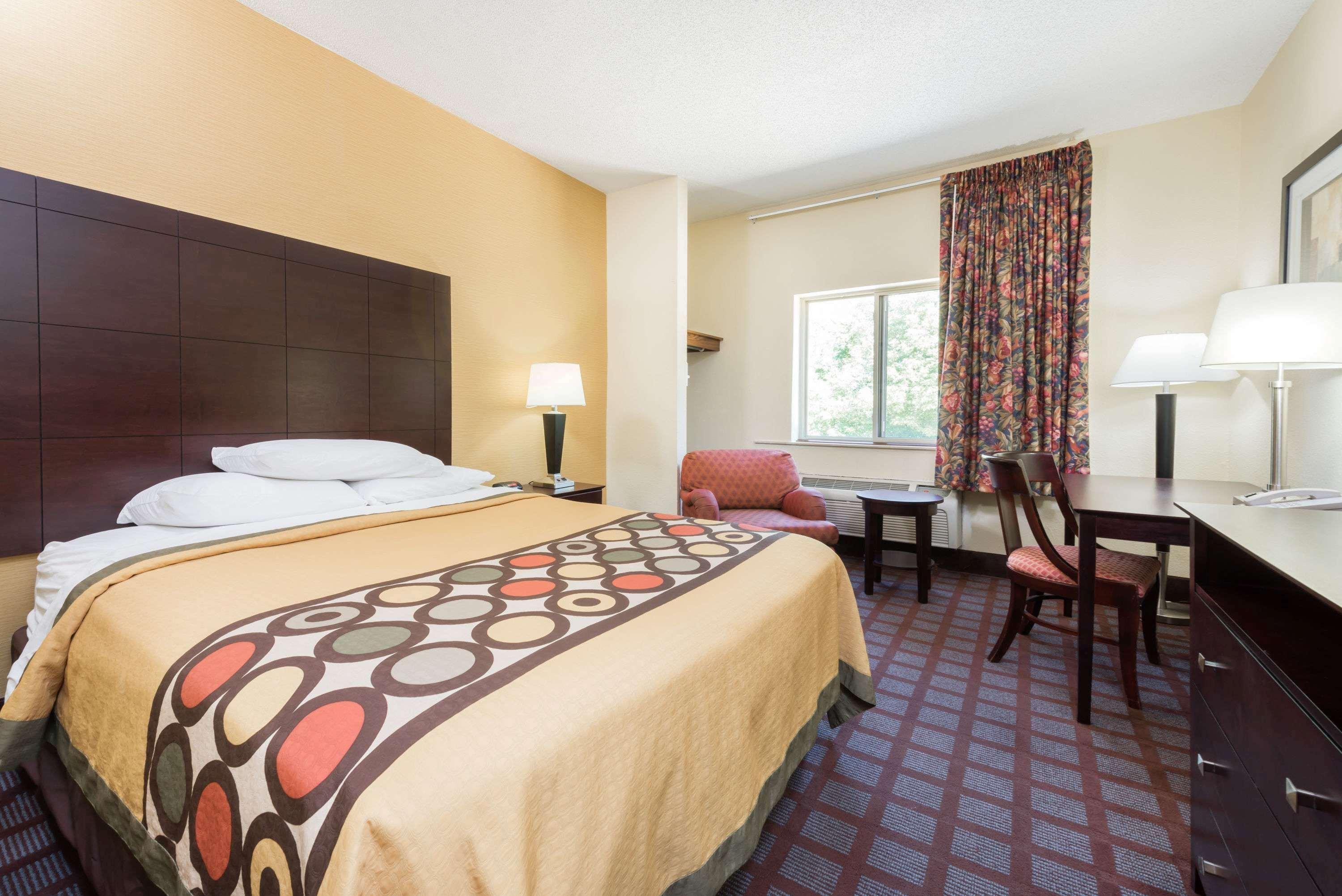Super 8 By Wyndham Bloomington University Area Exteriér fotografie