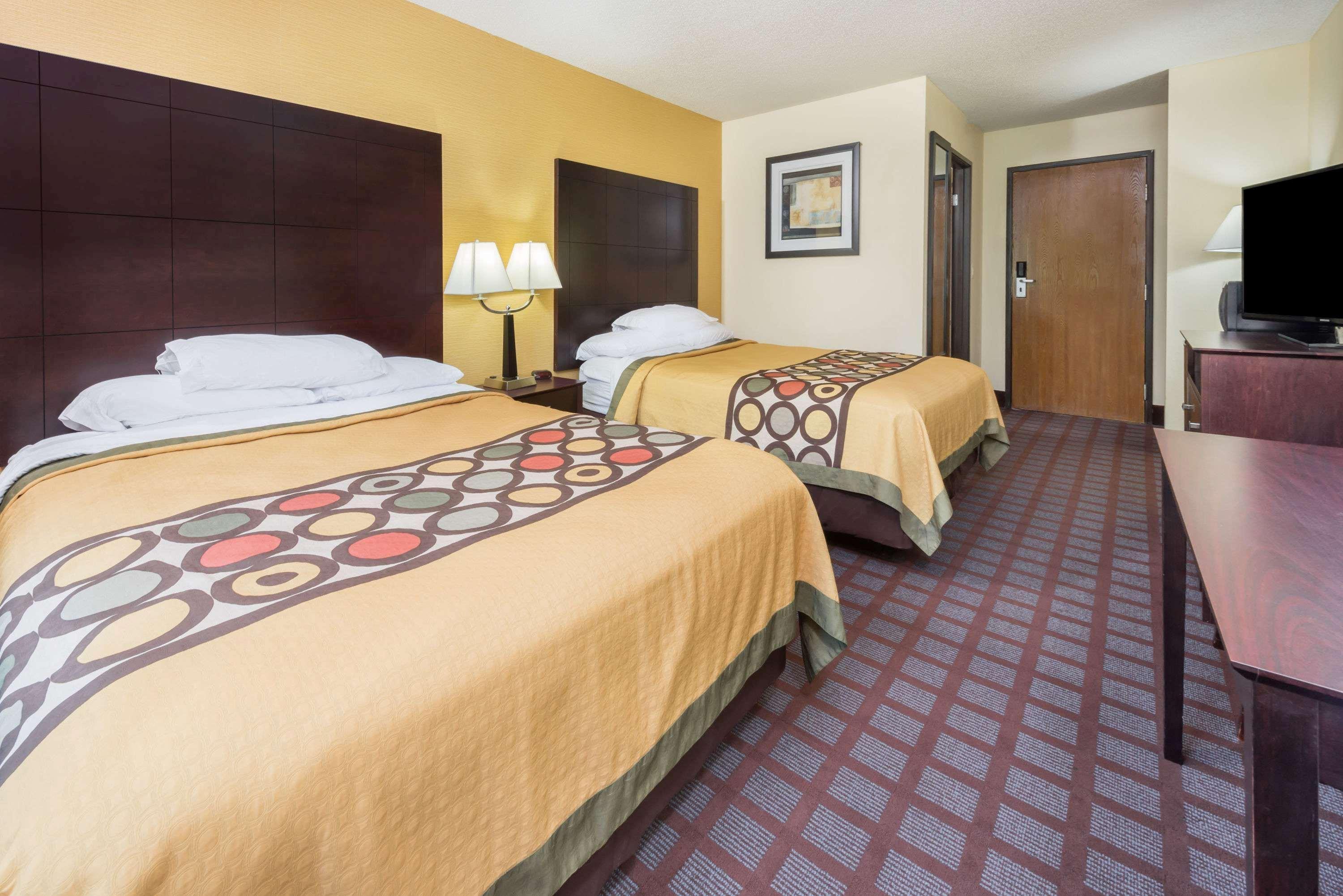 Super 8 By Wyndham Bloomington University Area Exteriér fotografie