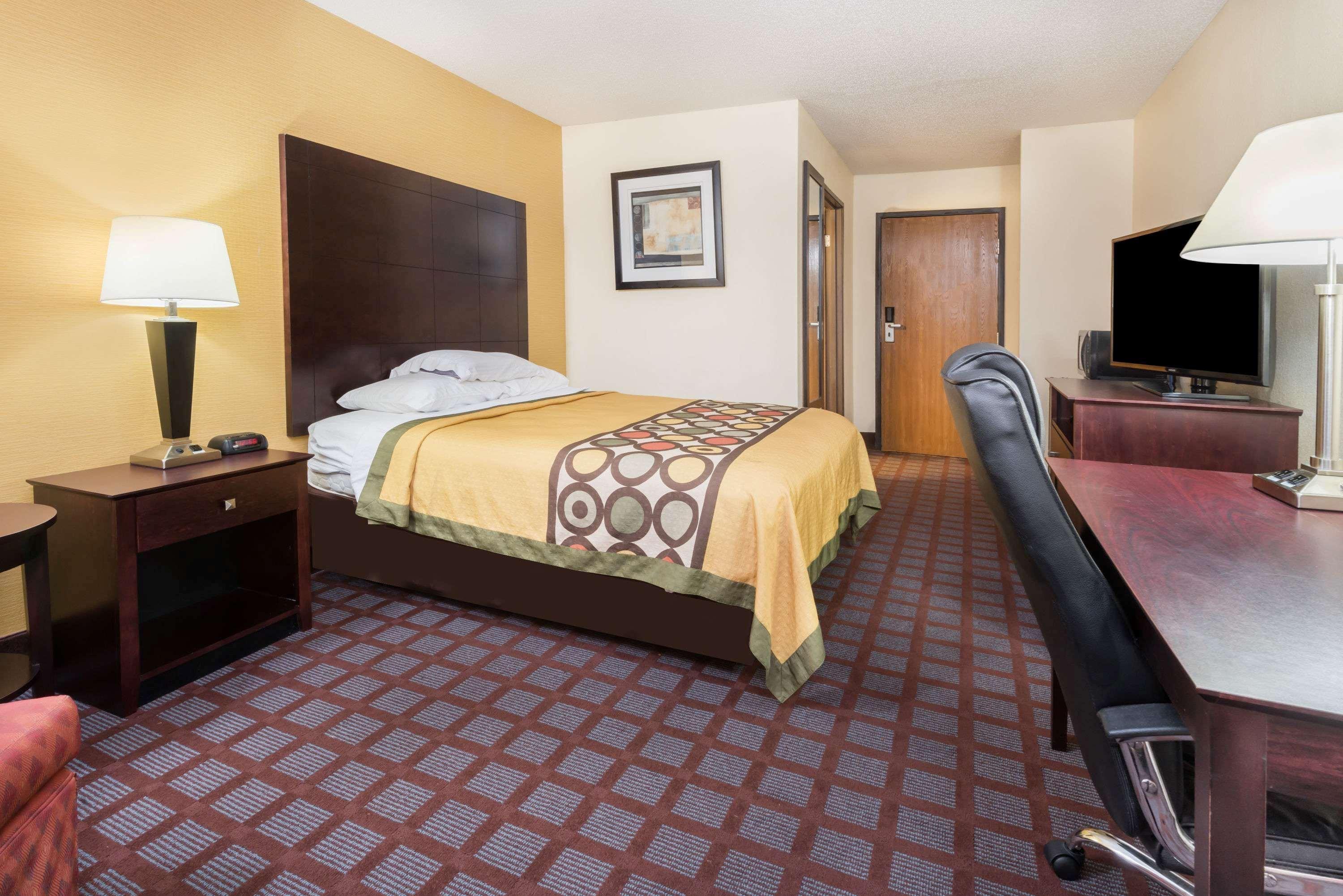 Super 8 By Wyndham Bloomington University Area Exteriér fotografie