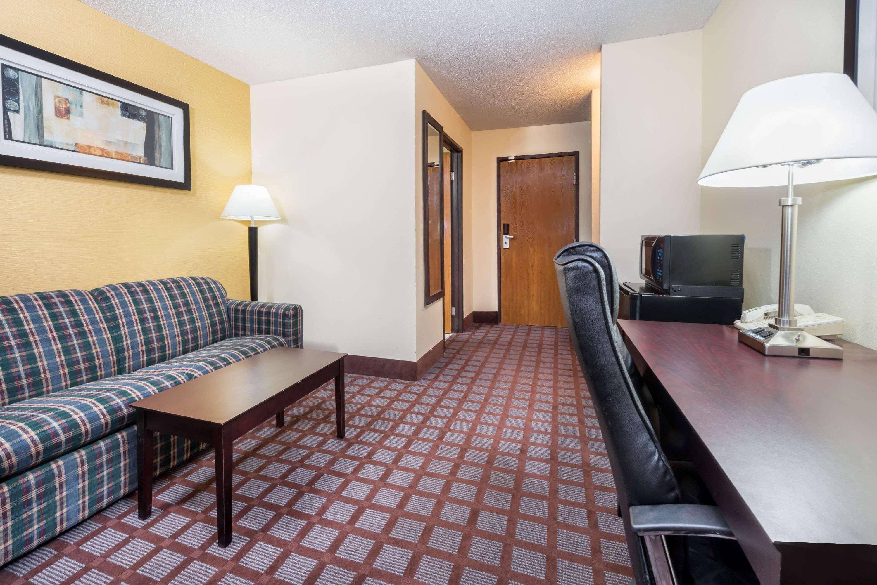 Super 8 By Wyndham Bloomington University Area Exteriér fotografie